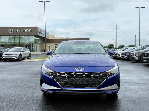 Used 2023 Hyundai Elantra Limited FWD image 2