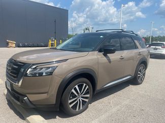 Used 2023 Nissan Pathfinder Platinum w/ Cargo Package AWD/4WD video 1