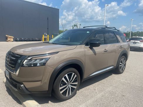Used 2023 Nissan Pathfinder Platinum w/ Cargo Package AWD/4WD image 1