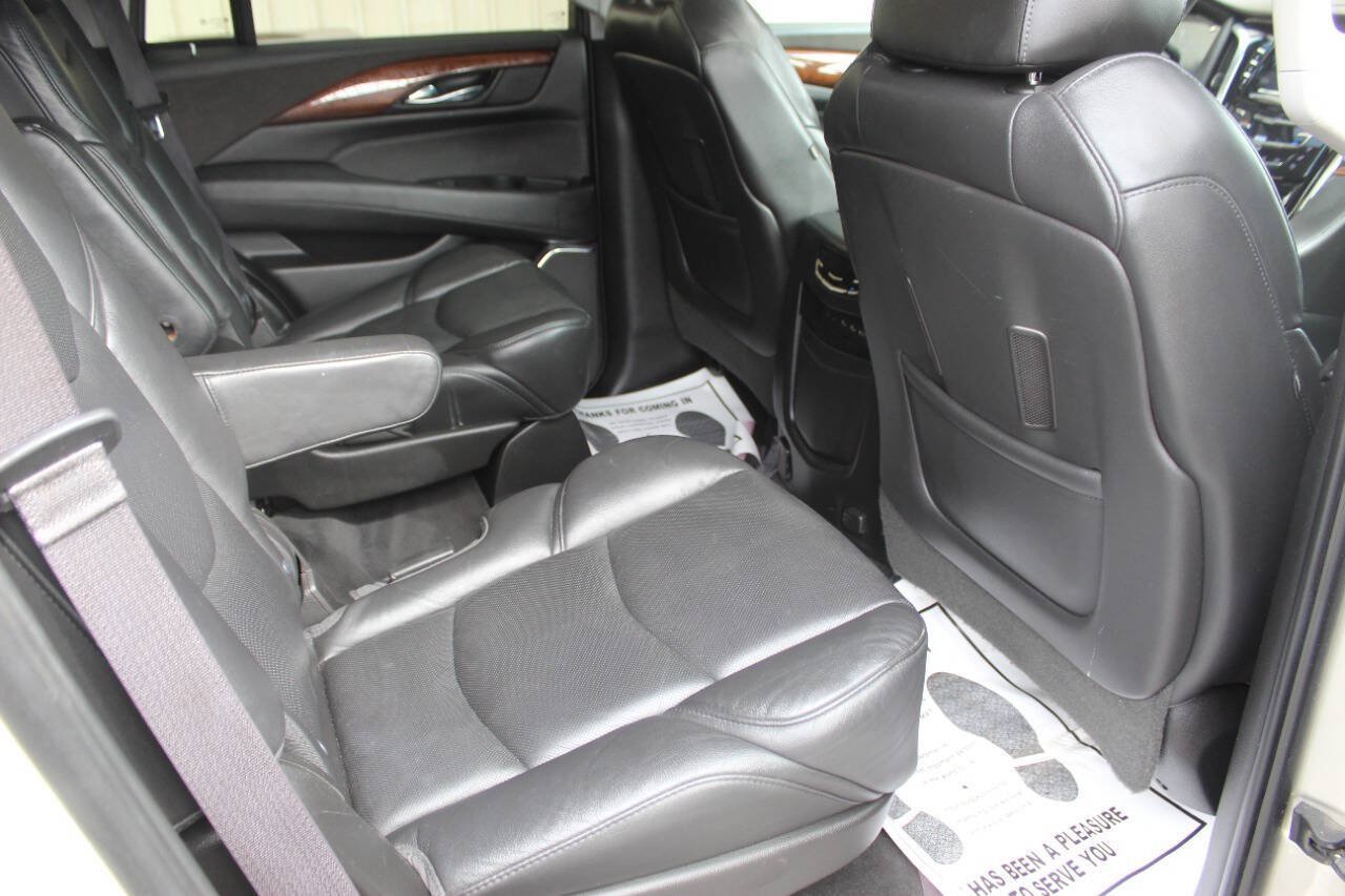Used 2017 Cadillac Escalade Luxury AWD/4WD image 11