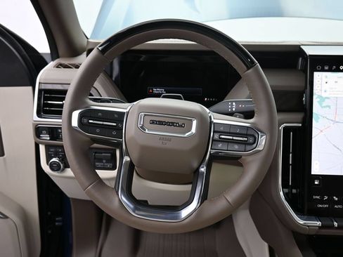 Used 2025 GMC Yukon Denali w/ Denali Reserve Package AWD/4WD image 13