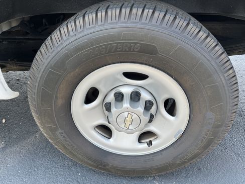 Used 2021 Chevrolet Express 2500 w/ Driver Convenience Package RWD image 9
