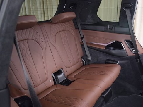 Used 2026 BMW X7 M60i image 18