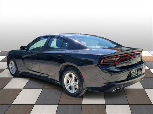 Used 2022 Dodge Charger SXT RWD image 2