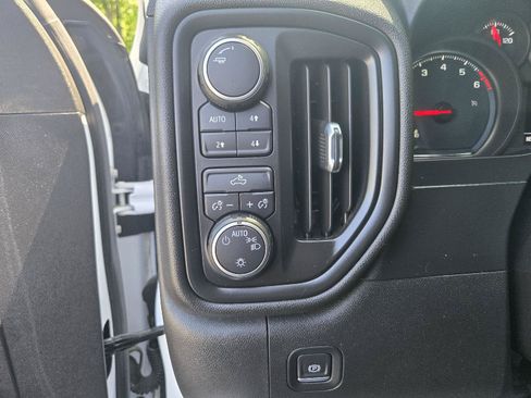 Used 2019 Chevrolet Silverado 1500 Custom Trail Boss w/ Custom Convenience Package AWD/4WD image 14