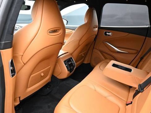 Used 2021 Aston Martin DBX AWD/4WD image 12