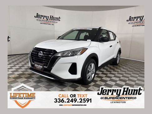 Used 2022 Nissan Kicks S image 1