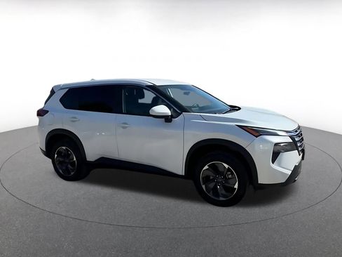 Used 2025 Nissan Rogue SV FWD image 2