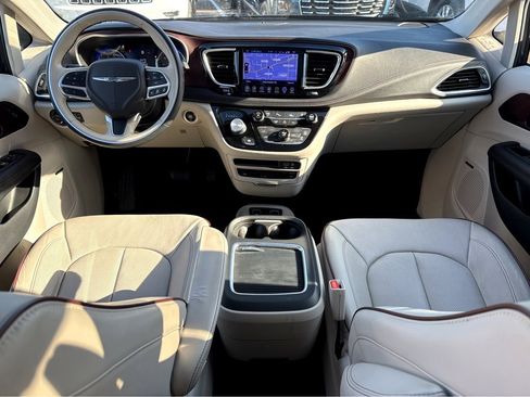 Used 2017 Chrysler Pacifica Limited image 15