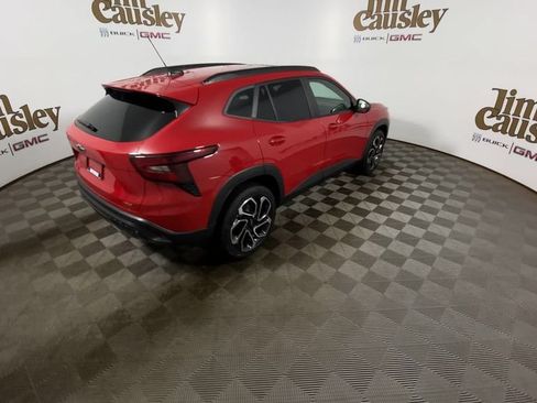 Used 2026 Chevrolet Trax RS w/ Sunroof Package FWD image 8