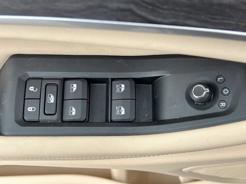 Used 2024 Jeep Grand Cherokee Limited w/ Luxury Tech Group II image 13