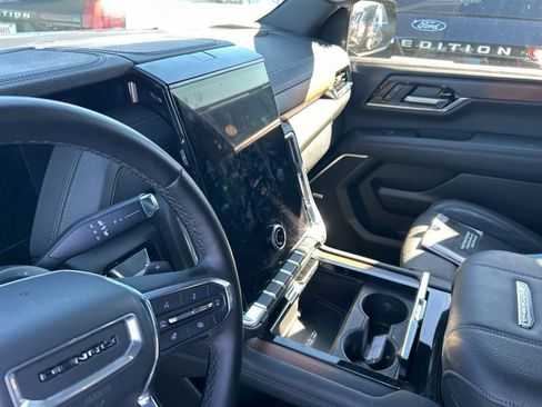 Used 2025 GMC Yukon XL Denali image 10