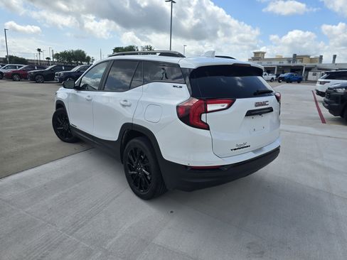 Used 2023 GMC Terrain SLE w/ Driver Convenience Package FWD image 5