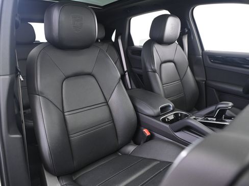 Certified 2023 Porsche Cayenne AWD/4WD image 24