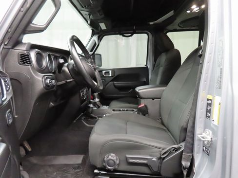 Used 2021 Jeep Gladiator Sport image 10