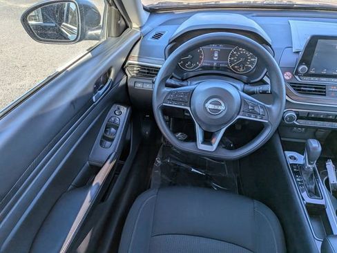 Used 2024 Nissan Altima 2.5 SV image 12
