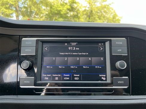 Used 2022 Volkswagen Jetta SE image 16