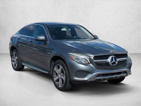 Used 2017 Mercedes-Benz GLC 300 4MATIC Coupe image 3