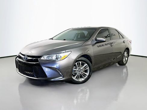 Used 2017 Toyota Camry SE FWD image 3