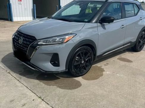 Used 2021 Nissan Kicks SR FWD image 2
