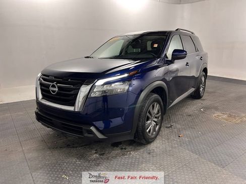 Used 2025 Nissan Pathfinder SV FWD image 8