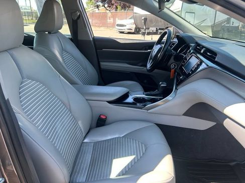 Used 2020 Toyota Camry SE FWD image 32