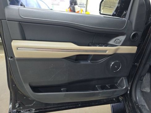 Used 2024 Ford Expedition Max Limited RWD image 15