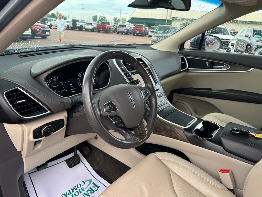 Used 2017 Lincoln MKX Select w/ Select Plus Package AWD/4WD image 13