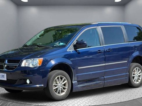 Used 2015 Dodge Grand Caravan SXT FWD image 3