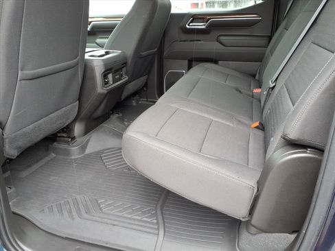 Used 2022 Chevrolet Silverado 1500 LT AWD/4WD image 5