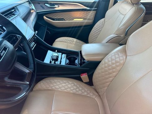 Used 2025 Jeep Grand Cherokee Summit AWD/4WD image 29