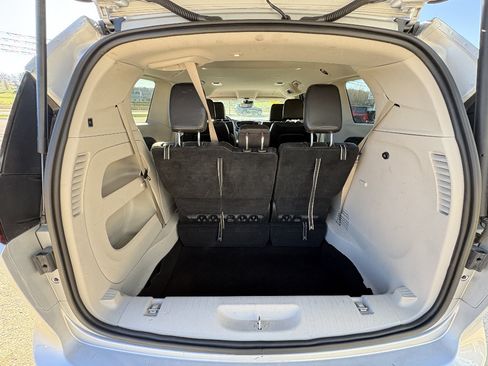 Used 2024 Chrysler Pacifica Touring-L FWD image 14