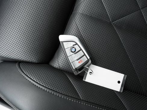 Used 2023 BMW X5 xDrive45e w/ Climate Comfort Package AWD/4WD image 48
