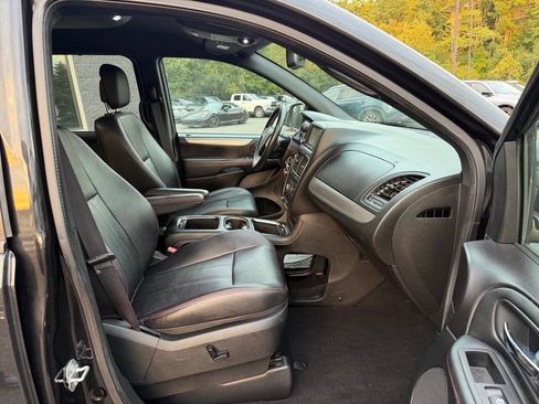 Used 2018 Dodge Grand Caravan GT FWD image 13