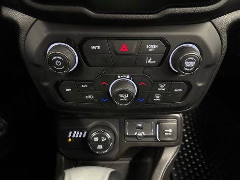 Used 2023 Jeep Renegade Trailhawk AWD/4WD image 27