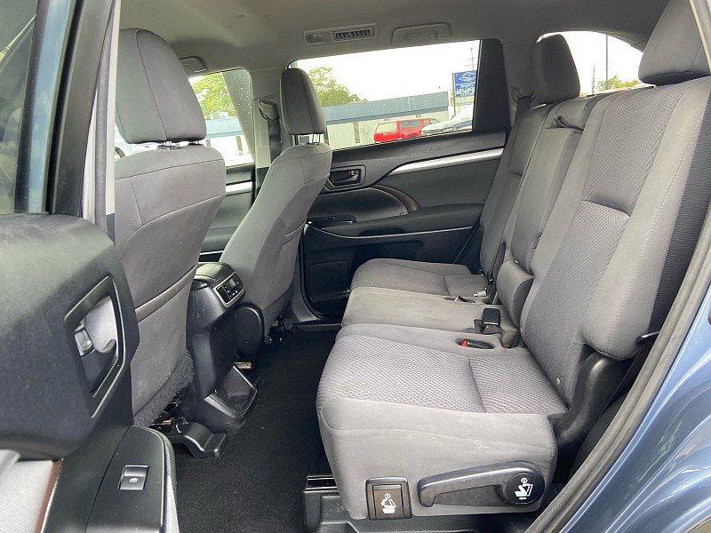 Used 2016 Toyota Highlander LE FWD image 9
