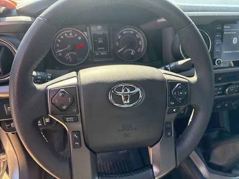 Used 2022 Toyota Tacoma TRD Off-Road w/ TRD Premium Off Road Package image 16