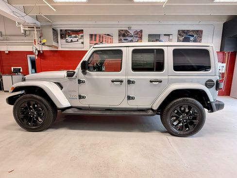 Certified 2022 Jeep Wrangler Unlimited Sahara w/ Cold Weather Group AWD/4WD image 2