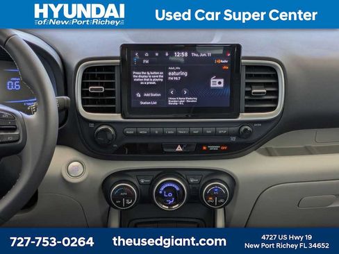 Certified 2023 Hyundai Venue Limited FWD image 18