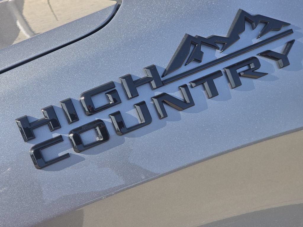 Used 2023 Chevrolet Silverado 1500 High Country w/ High Country Premium Package AWD/4WD image 9