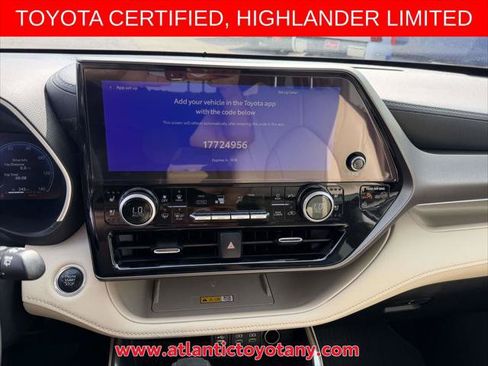 Certified 2024 Toyota Highlander Limited AWD/4WD image 26