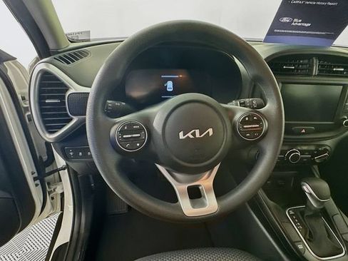 Used 2025 Kia Soul LX w/ LX Technology Package FWD image 17