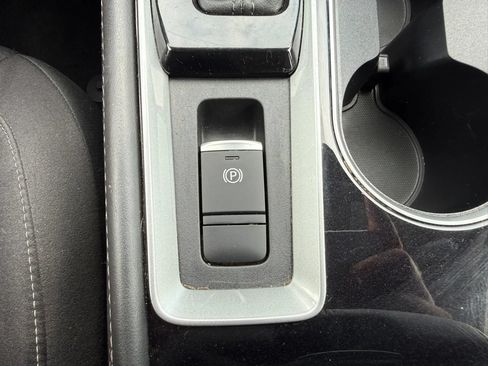 Used 2023 Nissan Altima 2.5 SV AWD/4WD image 23