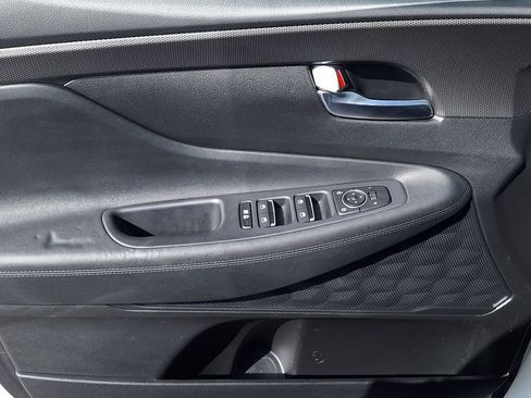 Used 2019 Hyundai Santa Fe SE image 9