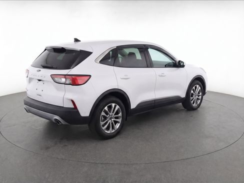 Used 2021 Ford Escape SE image 4