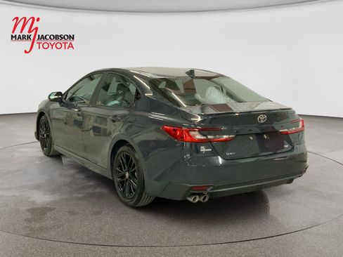 Used 2025 Toyota Camry SE FWD image 8