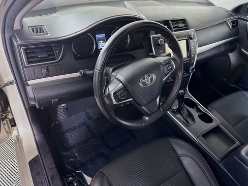 Used 2017 Toyota Camry SE w/ Moonroof Package FWD image 17