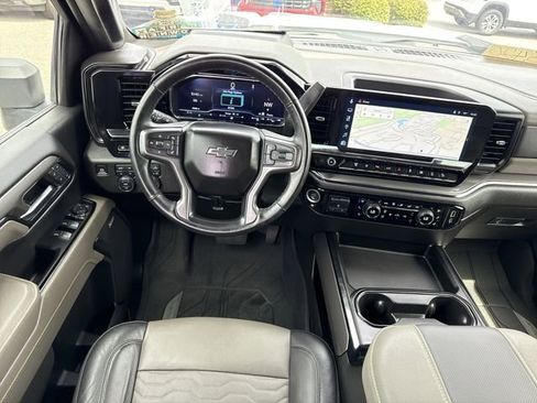 Used 2024 Chevrolet Silverado 2500 ZR2 w/ Technology Package AWD/4WD image 12