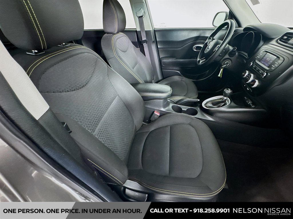 Used 2016 Kia Soul + FWD image 25