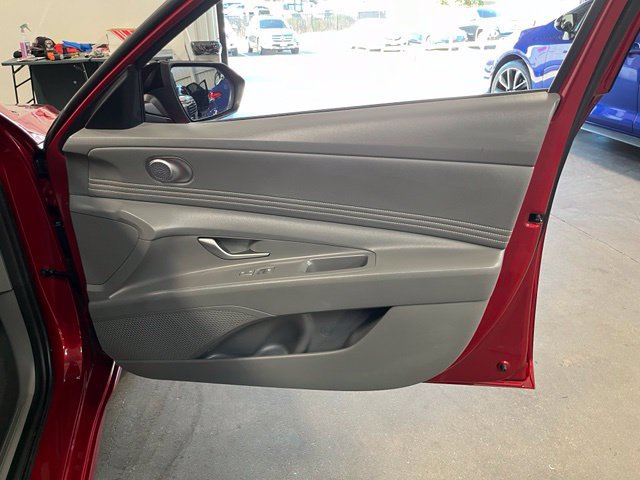 Used 2025 Hyundai Elantra SEL FWD image 12